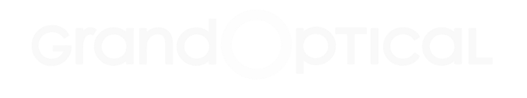 Logo Grand Optical en filigrane, flou sur fond gris clair - Clients Noa Dannonay
